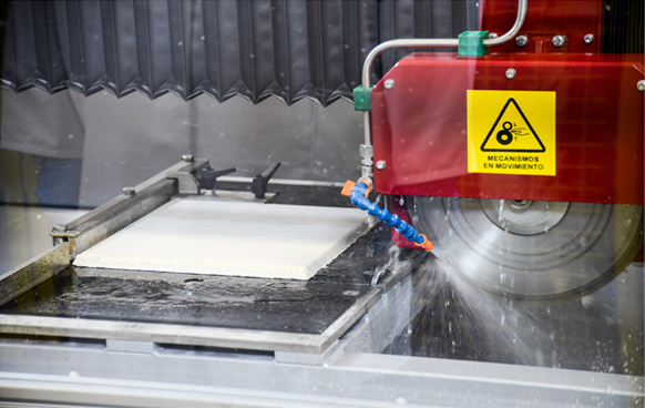 Machine cutting stone in a lab